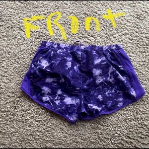 Womens Under Armor running/athletic shorts with pockets and lining.